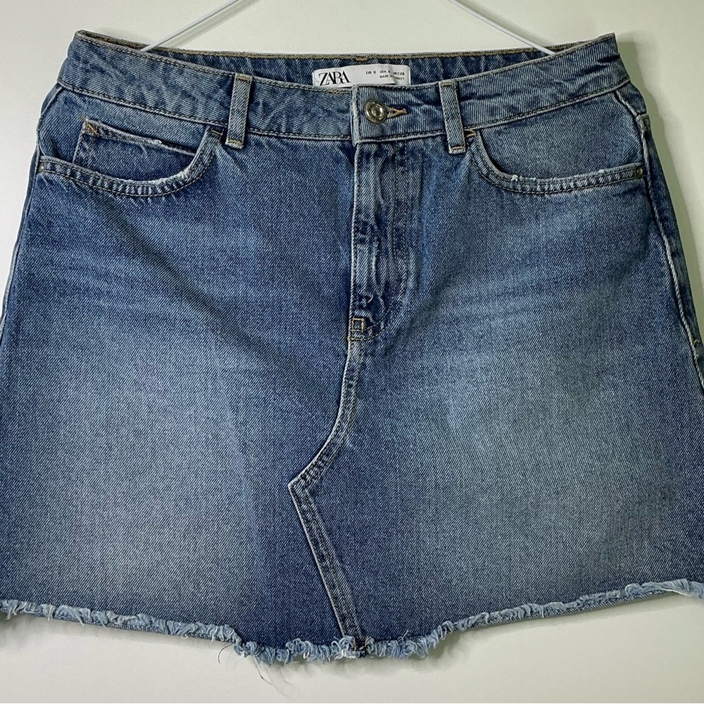 Zara Women's TRF  Blue Denim Mini Skirt Jeans Small Distressed Raw Pre-owned